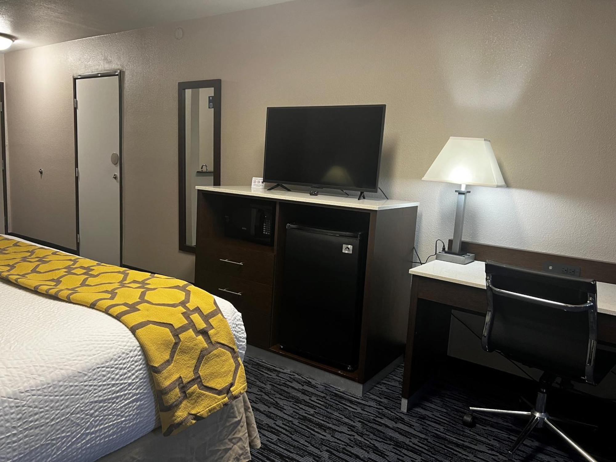Baymont By Wyndham Port Arthur - Groves Area Экстерьер фото