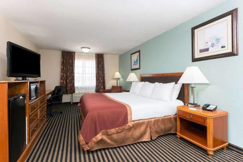 Baymont By Wyndham Port Arthur - Groves Area Экстерьер фото