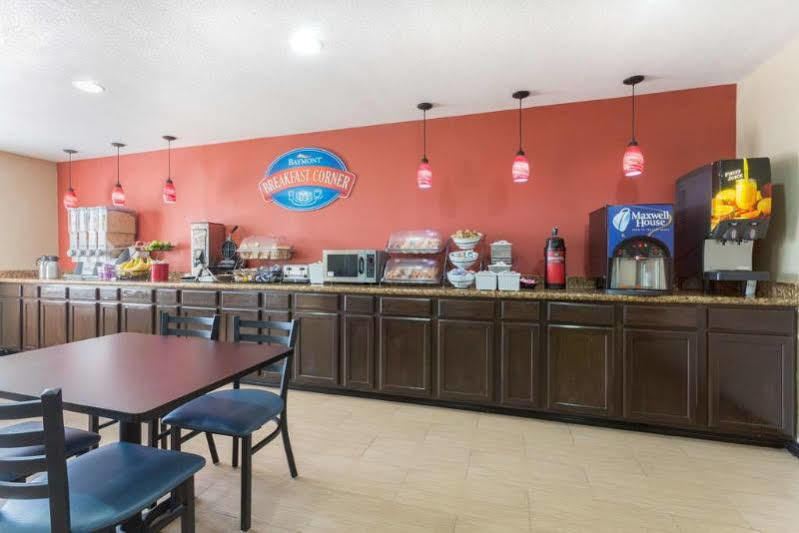 Baymont By Wyndham Port Arthur - Groves Area Экстерьер фото