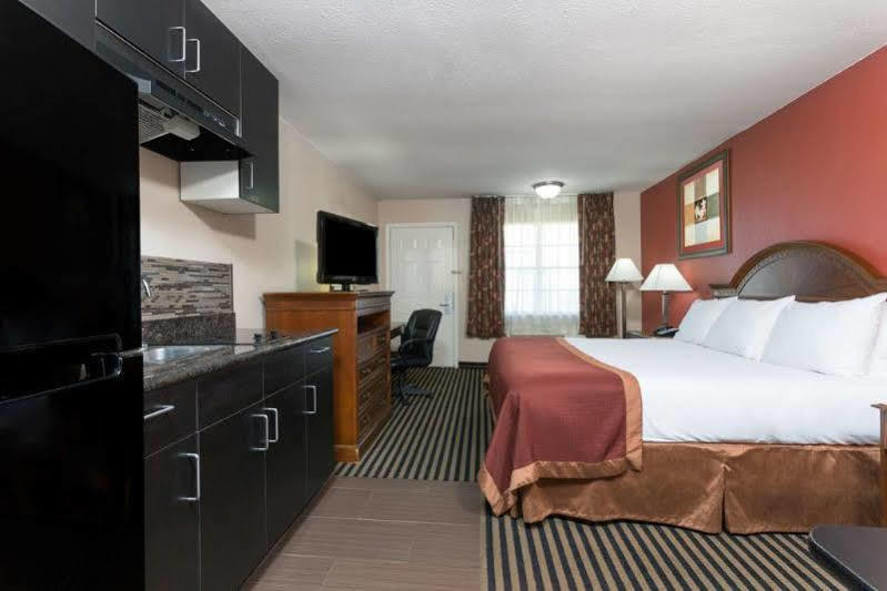 Baymont By Wyndham Port Arthur - Groves Area Экстерьер фото